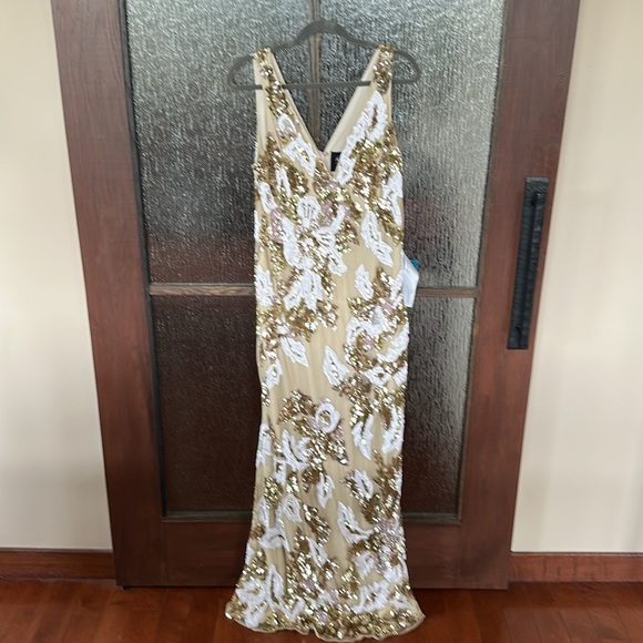 NWT $598 Mac Duggal size 12 v-Neck Sleeveless Floral Embellished  Sequin Gown - Picture 5 of 15